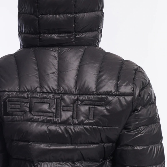 very nice brand new coat received last week but too small. - Picture 5 of 5